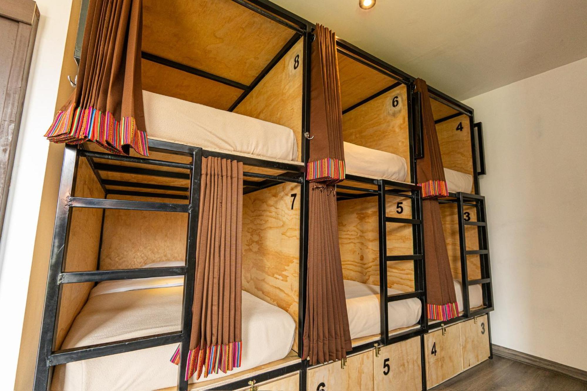 Black Llama Hostel Cusco Room photo