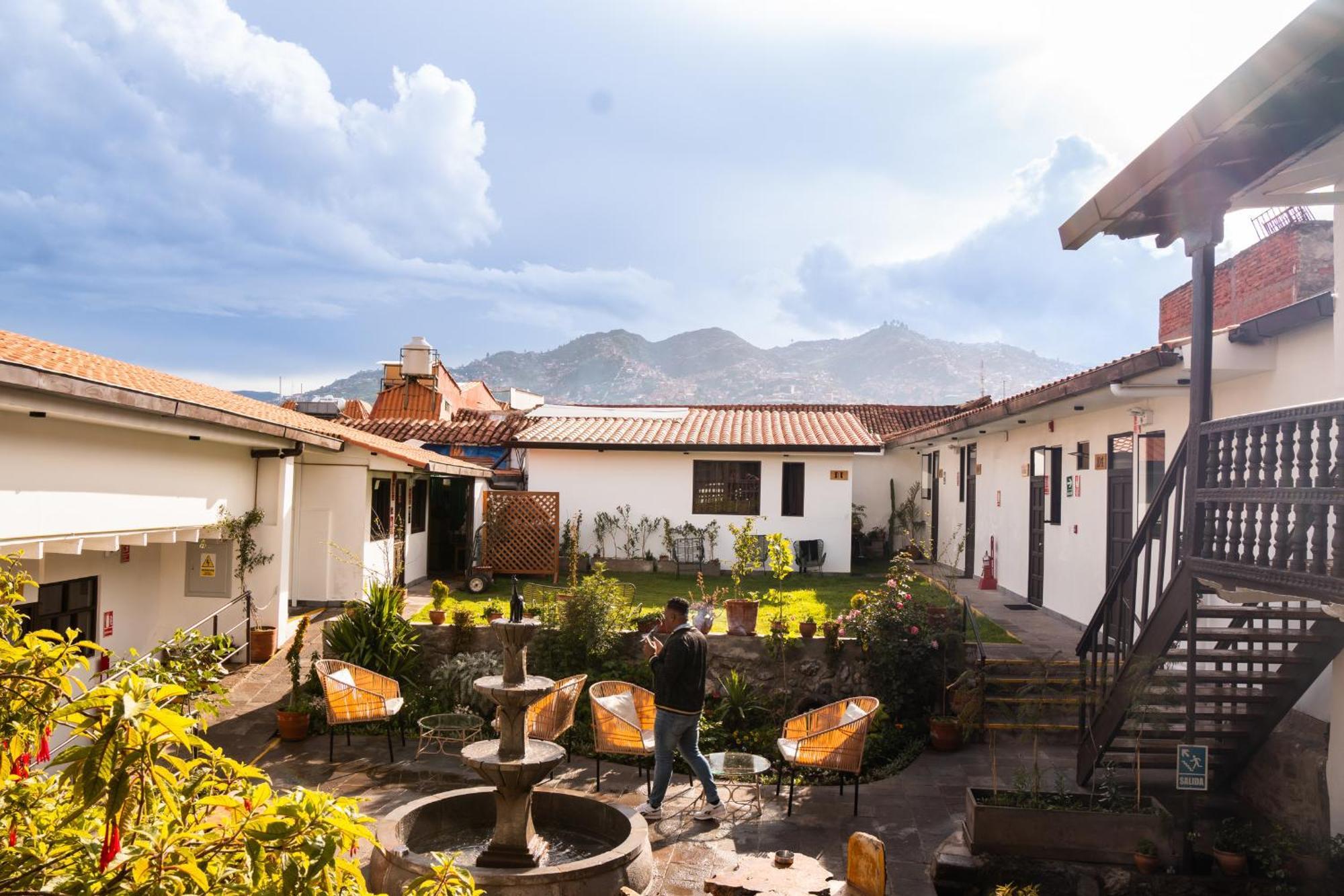Black Llama Hostel Cusco Exterior photo