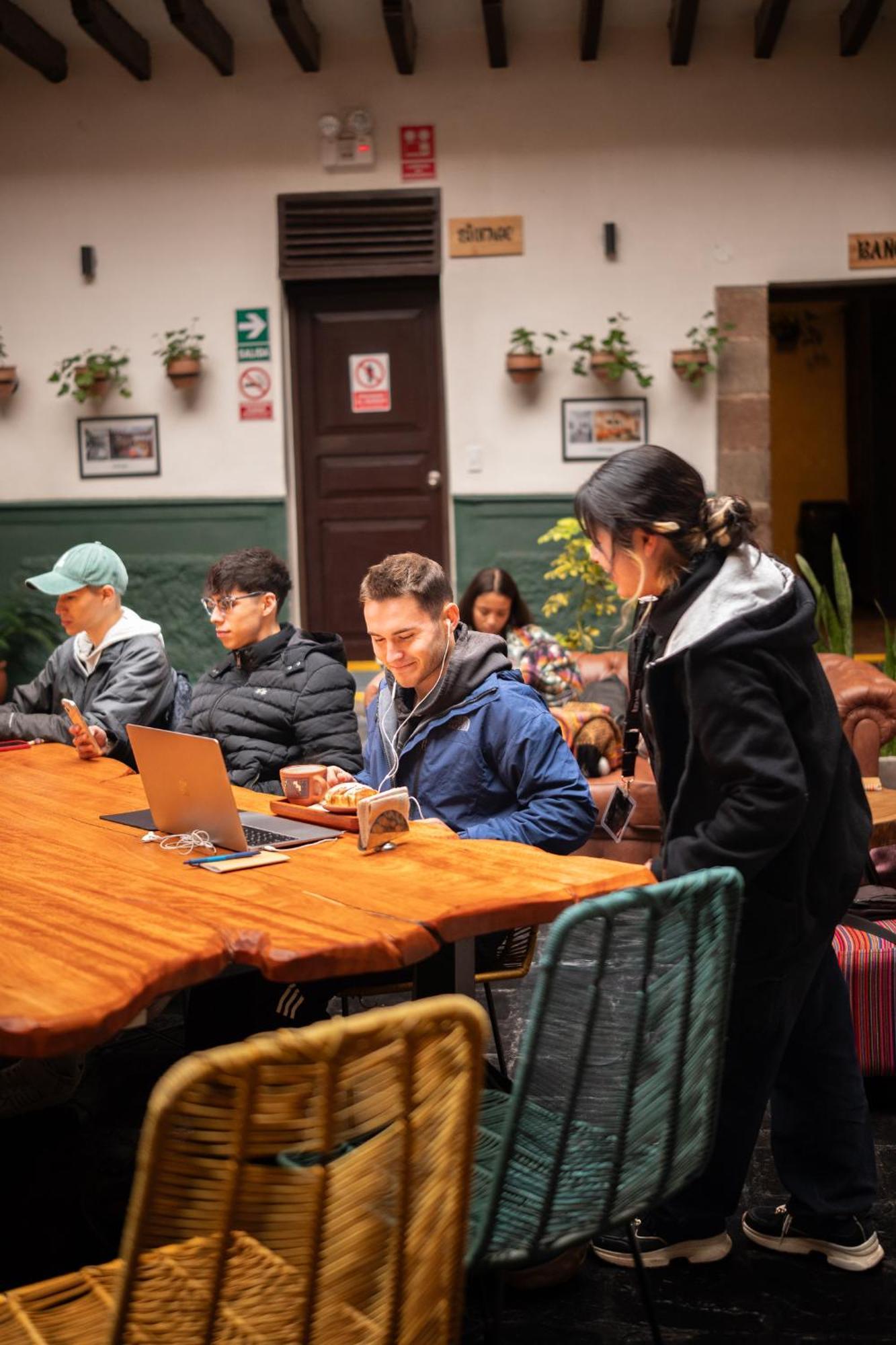 Black Llama Hostel Cusco Exterior photo